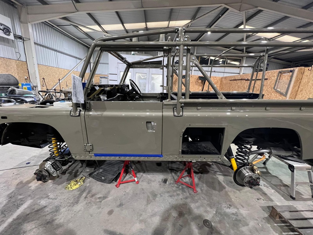 RBL1907SSS Defender 110 2 Door Full External Multi-point Bolt-In Roll ...